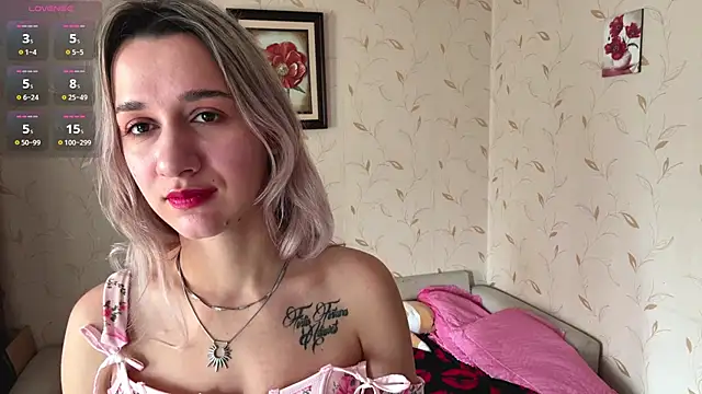 Snapshot of Auroragin chatting on November 2025 09:12:02 AM Auroragin online show from November 2025 09:12:02 AM