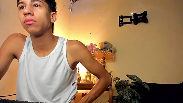 Snapshot of lucian_davii chatting on December 2025 02:36:02 PM lucian davii online show from December 2025 02:36:02 PM