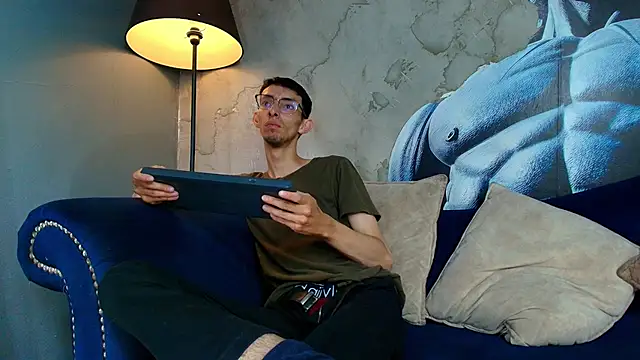 ZyroNight online show from November 2025 04:00:02 PM