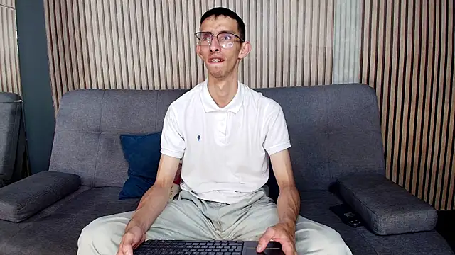 ZyroNight online show from December 2025 03:57:01 AM