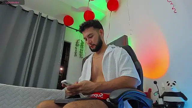 Snapshot of noah_corvelle chatting on February 2026 01:16:02 AM noah corvelle online show from February 2026 01:16:02 AM