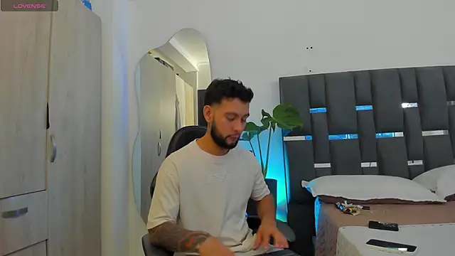 Snapshot of noah_corvelle chatting on March 2026 11:45:01 PM noah corvelle online show from March 2026 11:45:01 PM