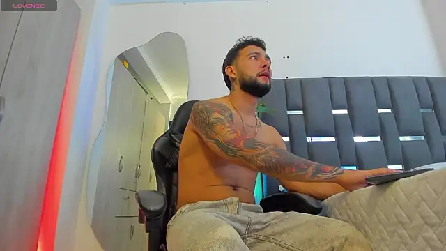 Snapshot of noah_corvelle chatting on March 2026 01:11:02 AM noah corvelle online show from March 2026 01:11:02 AM