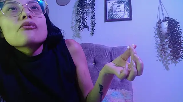 Snapshot of valkiry_ chatting on February 2026 10:21:01 PM valkiry online show from February 2026 10:21:01 PM