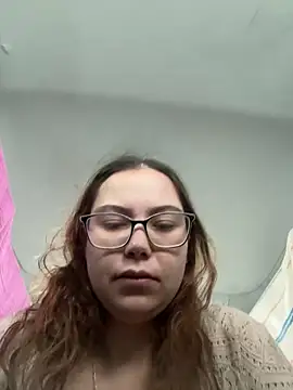 Snapshot of FreakyDreama chatting on February 2026 06:04:01 PM FreakyDreama online show from February 2026 06:04:01 PM