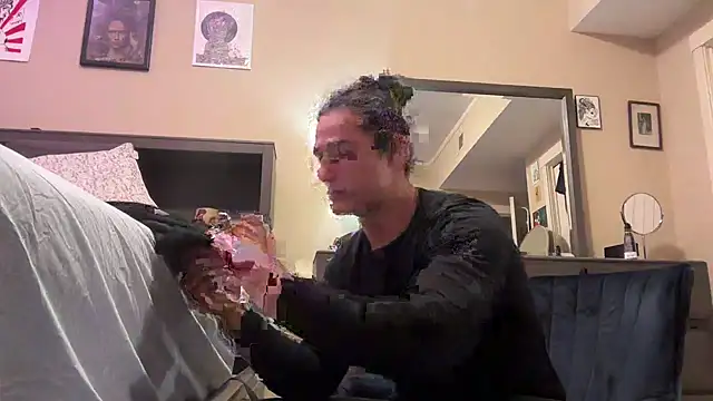 wisteriaseraph online show from November 2025 11:49:02 PM