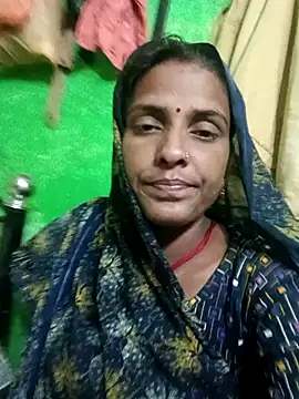 Hotgirl AD online show from November 2025 04:00:01 AM