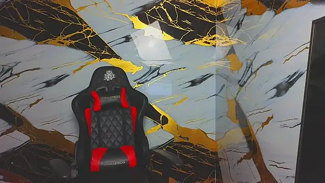 Suarezz10  online show from November 2025 05:19:01 PM