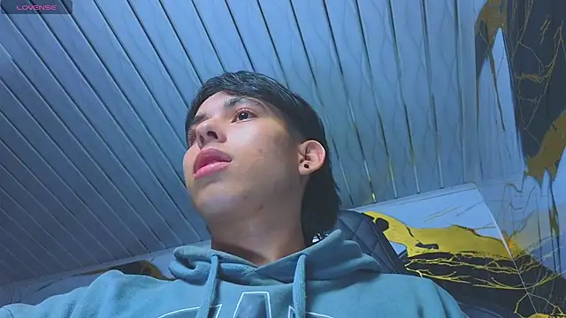 Suarezz10  online show from November 2025 10:04:02 AM