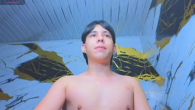 Suarezz10  online show from December 2025 12:03:02 PM