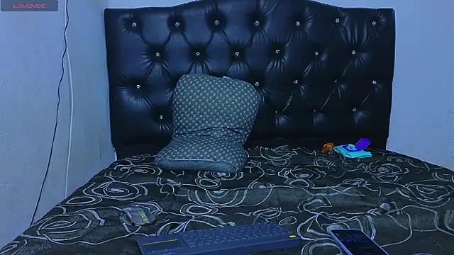 Suarezz10  online show from December 2025 06:52:01 AM