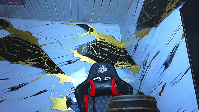 Suarezz10  online show from December 2025 10:23:02 AM