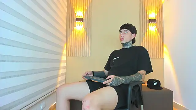 DANTE ARMSTRONG online show from November 2025 04:12:01 AM