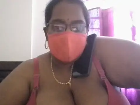 Snapshot of hootypriya chatting on April 2026 06:35:02 AM hootypriya online show from April 2026 06:35:02 AM