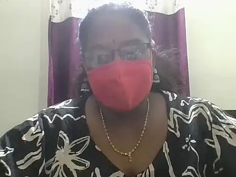 Snapshot of hootypriya chatting on April 2026 06:12:01 PM hootypriya online show from April 2026 06:12:01 PM