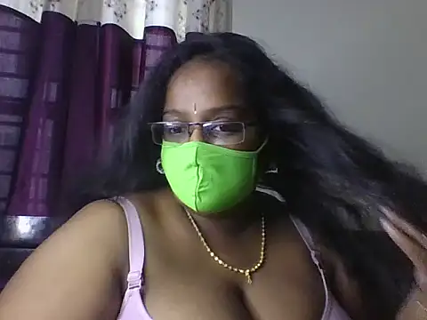 Snapshot of hootypriya chatting on May 2026 08:19:01 AM hootypriya online show from May 2026 08:19:01 AM