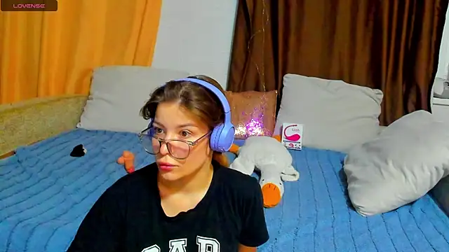 Eva purrr  online show from November 2025 01:11:01 AM