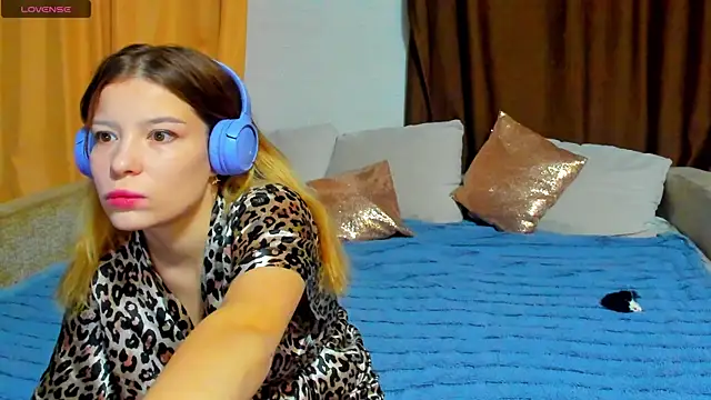 Eva purrr  online show from November 2025 01:18:01 AM