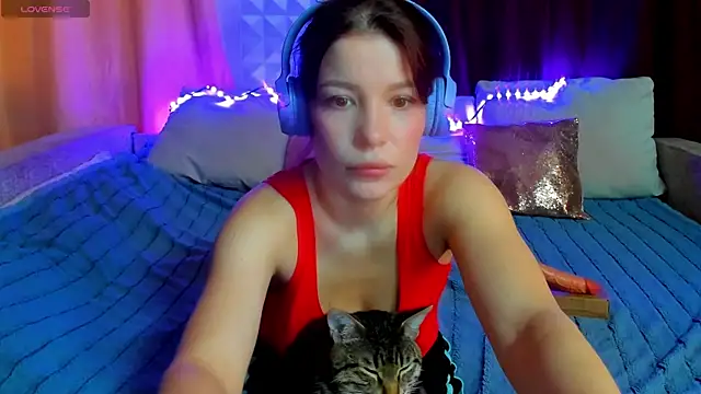 Eva purrr  online show from April 2026 06:41:01 AM