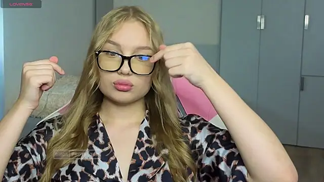 Lunar Flare online show from November 2025 06:35:02 AM