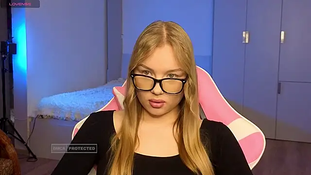 Lunar Flare online show from November 2025 03:55:01 PM