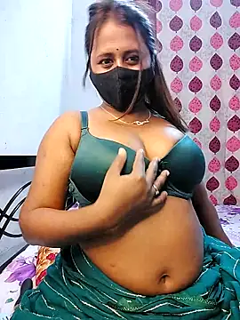 Snapshot of LoveLy-Soneya chatting on February 2026 08:32:02 PM LoveLy-Soneya online show from February 2026 08:32:02 PM