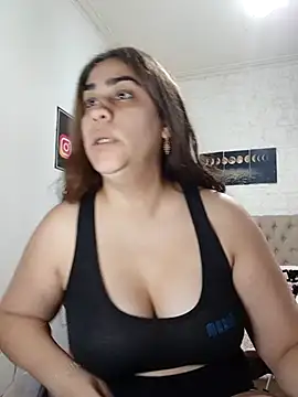 nahiarabiel33 online show from April 2026 08:57:02 PM