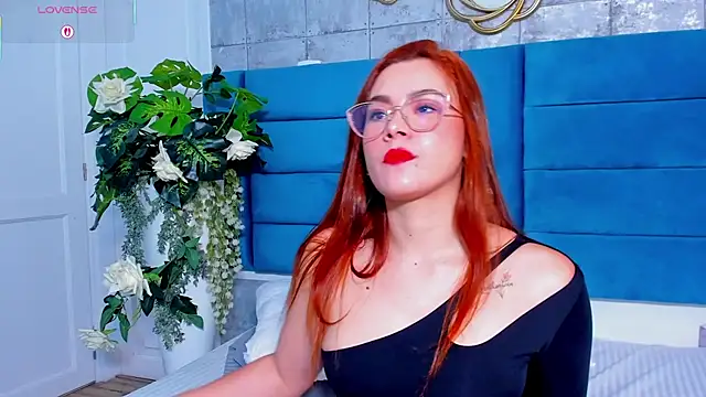 Snapshot of SaraAlvarezx chatting on May 2026 03:25:01 AM SaraAlvarezx online show from May 2026 03:25:01 AM