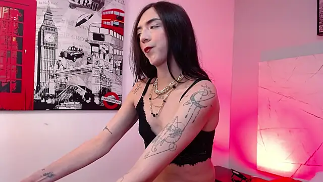 LAURALUXE online show from November 2025 01:04:02 PM