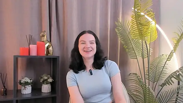 Snapshot of LatinaHuguenin chatting on November 2025 05:35:01 PM LatinaHuguenin online show from November 2025 05:35:01 PM