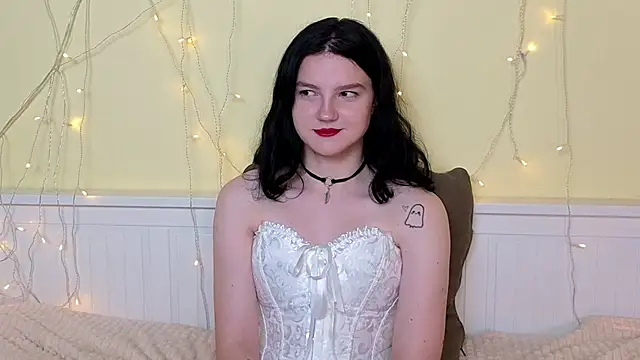 Snapshot of LatinaHuguenin chatting on November 2025 09:04:02 AM LatinaHuguenin online show from November 2025 09:04:02 AM