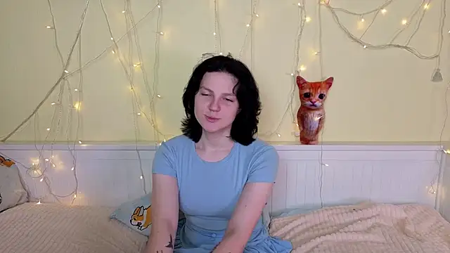 Snapshot of LatinaHuguenin chatting on November 2025 07:08:01 AM LatinaHuguenin online show from November 2025 07:08:01 AM