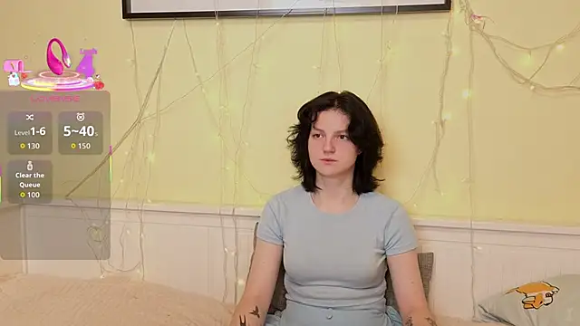 Snapshot of LatinaHuguenin chatting on November 2025 07:22:02 AM LatinaHuguenin online show from November 2025 07:22:02 AM