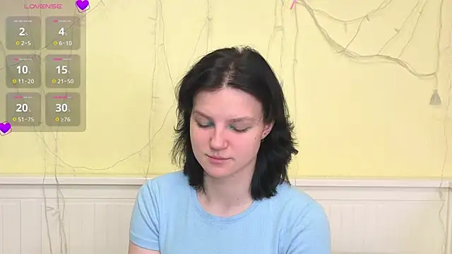 Snapshot of LatinaHuguenin chatting on December 2025 07:01:02 AM LatinaHuguenin online show from December 2025 07:01:02 AM