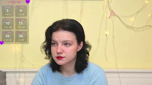 Snapshot of LatinaHuguenin chatting on December 2025 07:03:01 AM LatinaHuguenin online show from December 2025 07:03:01 AM