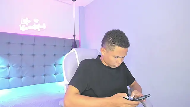 Snapshot of Liams18 chatting on November 2025 03:16:01 AM Liams18 online show from November 2025 03:16:01 AM