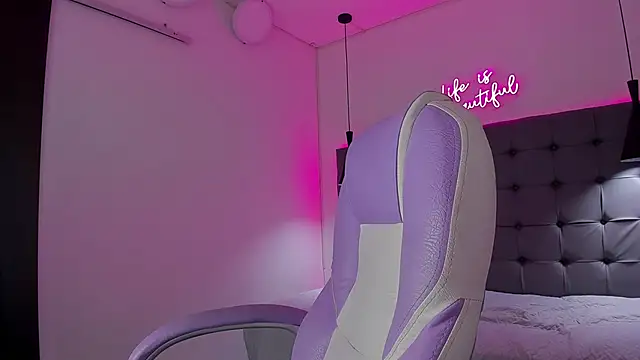 Snapshot of Liams18 chatting on November 2025 03:42:02 AM Liams18 online show from November 2025 03:42:02 AM