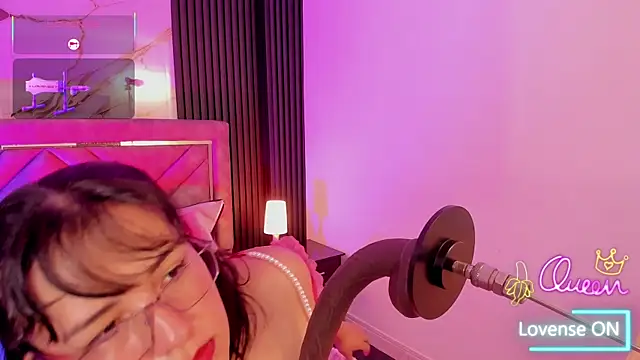 Lalalemoonds online show from April 2026 12:21:02 PM