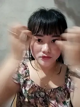 Snapshot of Anngela_18 chatting on December 2025 02:56:02 PM Anngela 18 online show from December 2025 02:56:02 PM