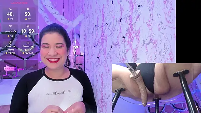 Snapshot of DaphneContry chatting on December 2025 05:13:01 AM DaphneContry online show from December 2025 05:13:01 AM