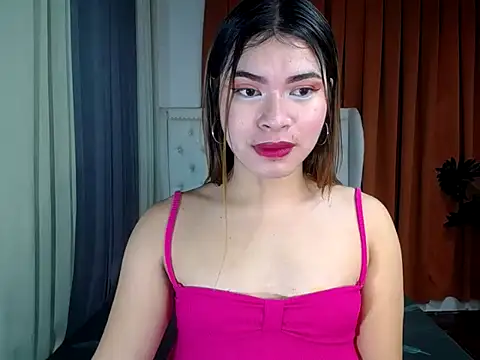 Snapshot of furry_puss chatting on May 2026 12:28:02 AM furry puss online show from May 2026 12:28:02 AM