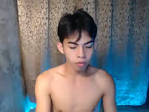 Snapshot of Urhotsilverboy chatting on November 2025 04:21:01 AM Urhotsilverboy online show from November 2025 04:21:01 AM