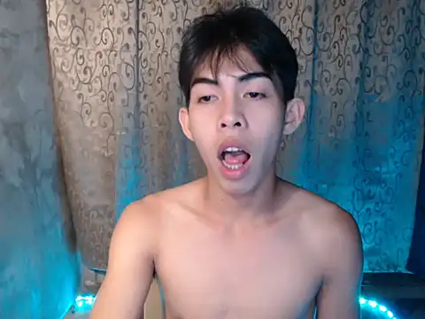 Snapshot of Urhotsilverboy chatting on November 2025 04:00:02 PM Urhotsilverboy online show from November 2025 04:00:02 PM