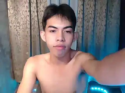 Snapshot of Urhotsilverboy chatting on December 2025 03:48:01 AM Urhotsilverboy online show from December 2025 03:48:01 AM