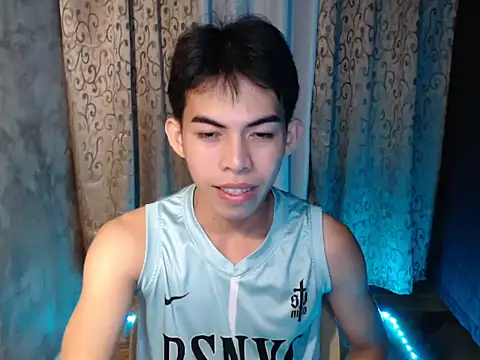 Snapshot of Urhotsilverboy chatting on December 2025 02:13:01 PM Urhotsilverboy online show from December 2025 02:13:01 PM