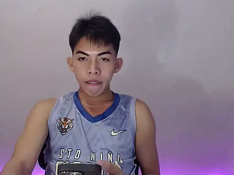 Urhotsilverboy online show from May 2026 04:47:02 PM