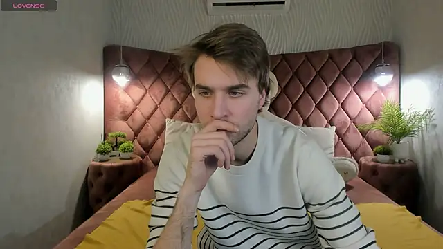 Snapshot of JonnahHell chatting on November 2025 10:08:02 PM JonnahHell online show from November 2025 10:08:02 PM