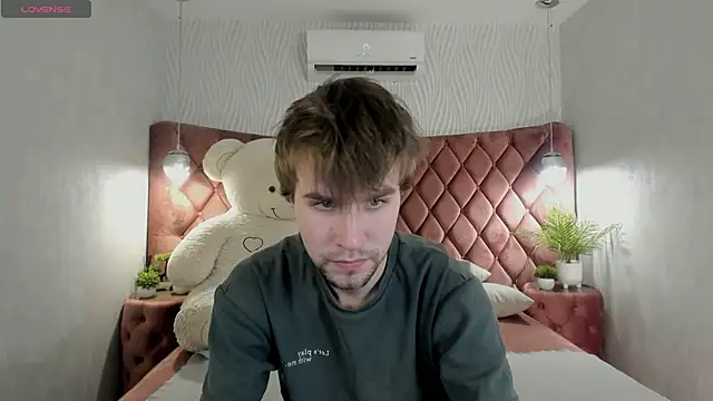 Snapshot of JonnahHell chatting on November 2025 01:03:01 PM JonnahHell online show from November 2025 01:03:01 PM