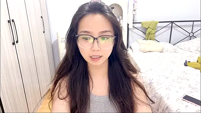 Snapshot of Hmm_0303 chatting on April 2026 05:46:02 PM Hmm 0303 online show from April 2026 05:46:02 PM