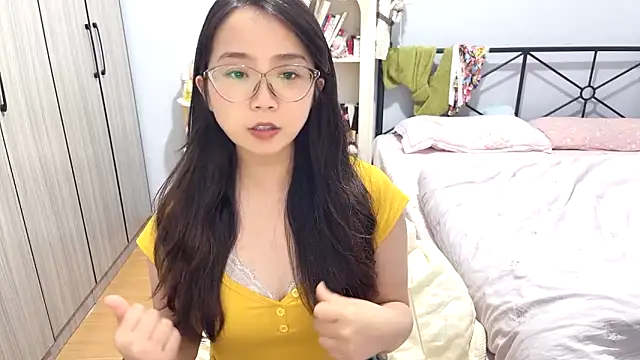 Snapshot of Hmm_0303 chatting on April 2026 05:07:01 PM Hmm 0303 online show from April 2026 05:07:01 PM